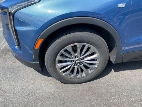 Used 2024 Cadillac XT4 Premium Luxury w/ Cold Weather Package image 5