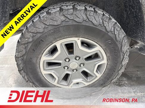 Used 2018 Jeep Wrangler Unlimited Rubicon w/ Connectivity Group image 8