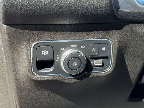 Used 2021 Mercedes-Benz GLB 250 4MATIC image 26
