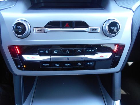 Certified 2023 Ford Explorer XLT w/ Equipment Group 202A RWD image 15