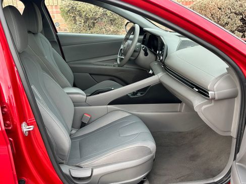 Used 2021 Hyundai Elantra SEL FWD image 11