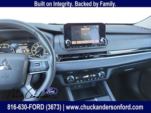 Used 2022 Mitsubishi Outlander ES image 16