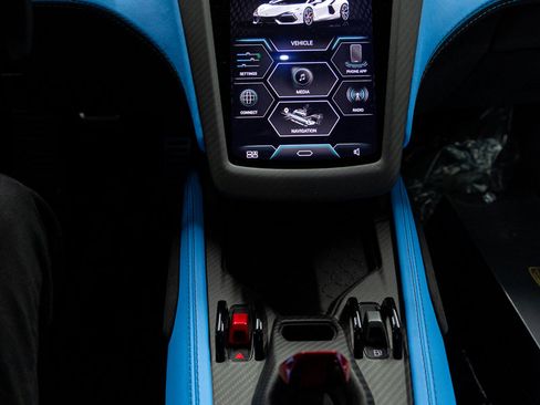 Used 2025 Lamborghini Revuelto image 36