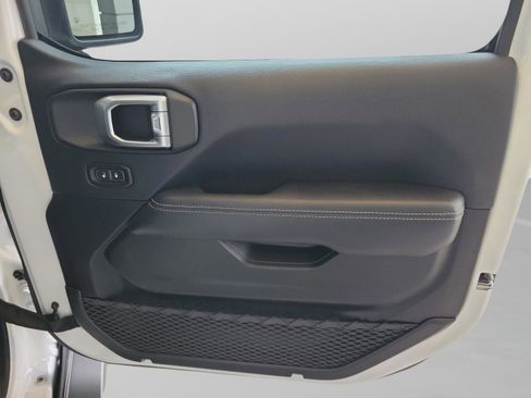 Used 2018 Jeep Wrangler Unlimited Sahara image 27