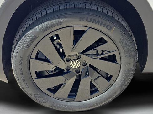 New 2026 Volkswagen Atlas Cross Sport SE FWD image 8