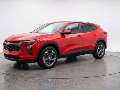 Used 2025 Chevrolet Blazer LT FWD image 3