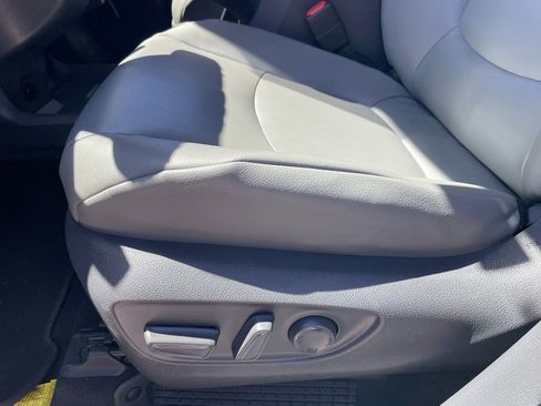 Used 2021 Toyota Sienna XLE image 5