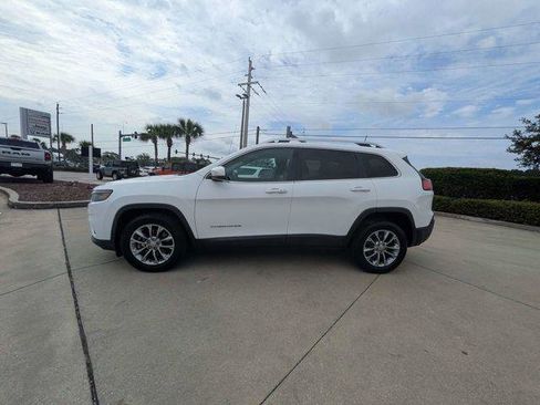 Certified 2019 Jeep Cherokee Latitude Plus w/ Comfort/Convenience Group FWD image 6