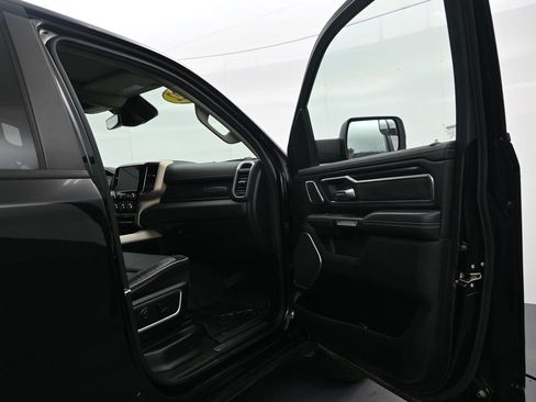 Used 2022 RAM 1500 Laramie AWD/4WD image 17