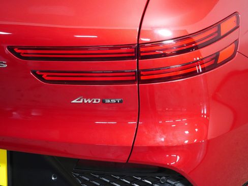 Used 2022 Genesis GV70 3.5T Sport w/ Sport Prestige Package image 17