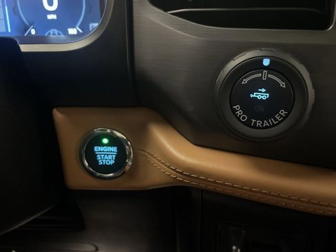 Used 2023 Ford Expedition Platinum image 11