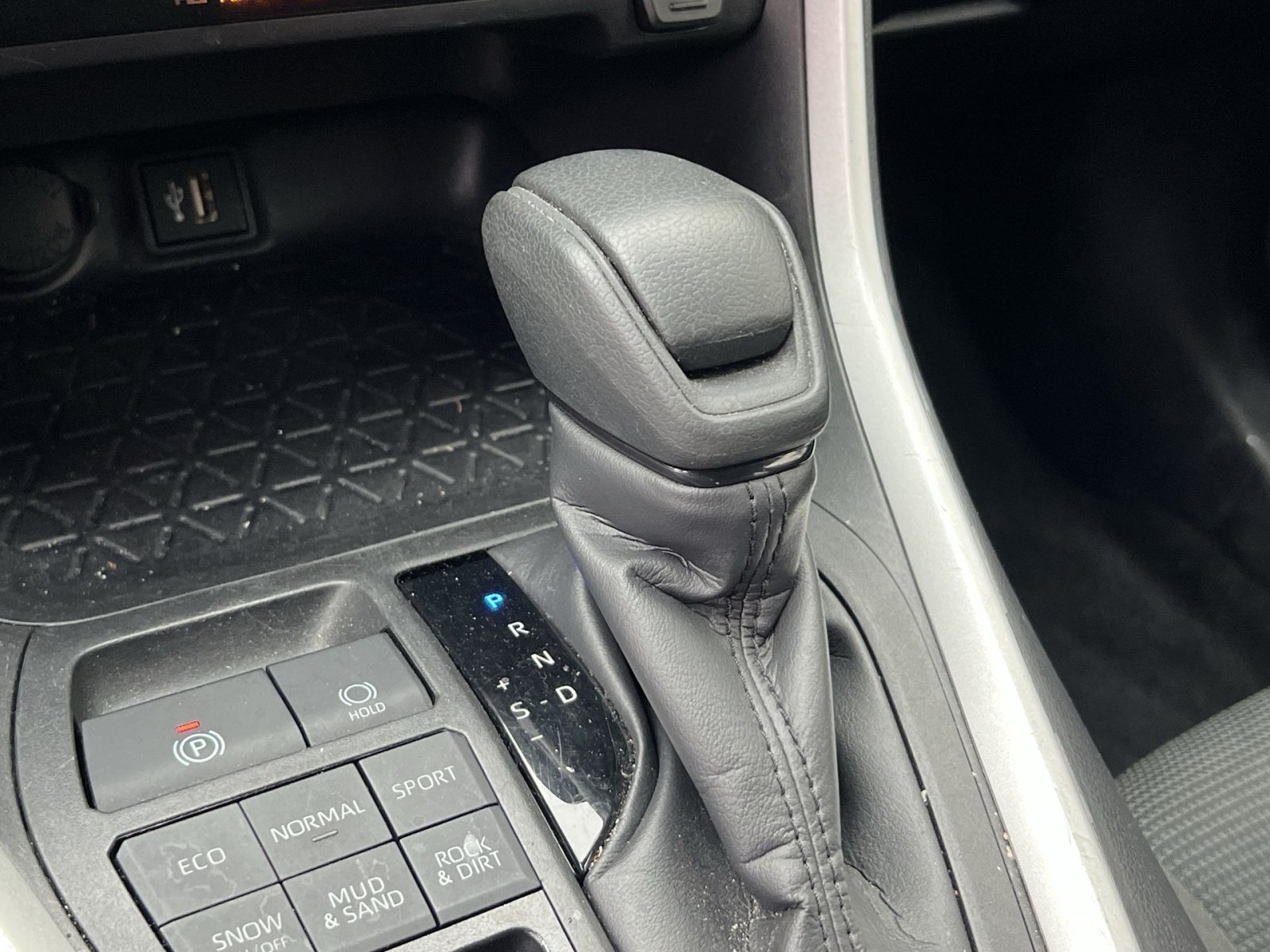 Used 2025 Toyota RAV4 LE AWD/4WD image 20