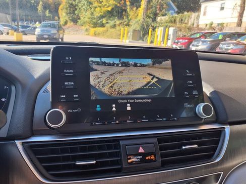 Used 2018 Honda Accord LX image 10