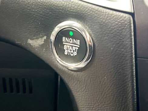 Used 2020 Ford Edge SE image 24