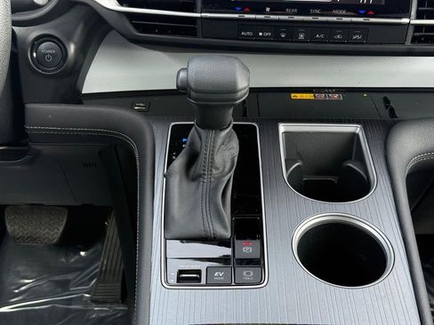 Used 2025 Toyota Sienna LE image 14