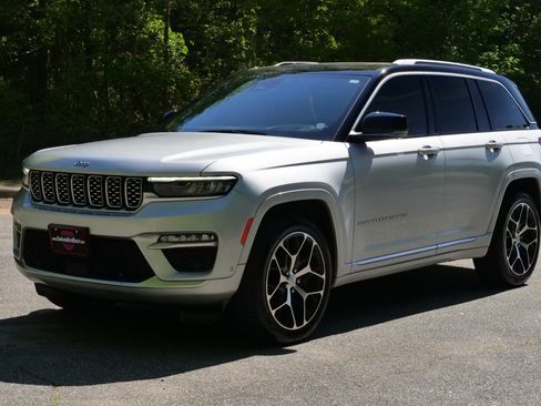Used 2022 Jeep Grand Cherokee Summit AWD/4WD image 6
