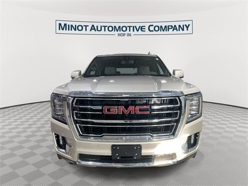 Used 2021 GMC Yukon SLT w/ SLT Premium Package image 3