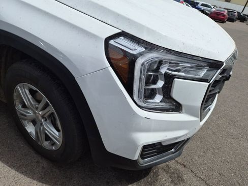 Used 2024 GMC Terrain SLE image 2