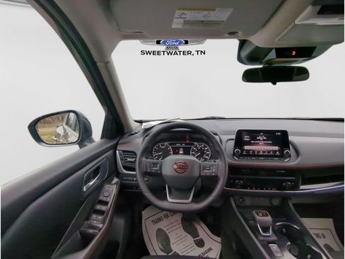 Used 2025 Nissan Rogue SV image 14