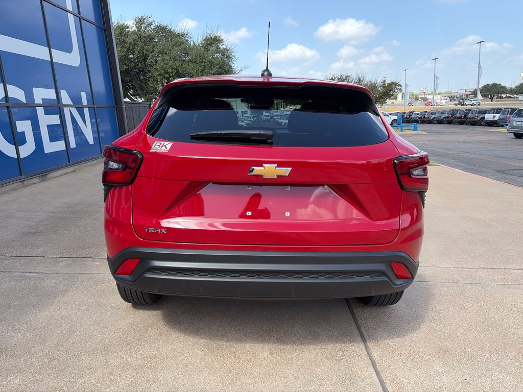 Used 2026 Chevrolet Trax LS FWD image 6