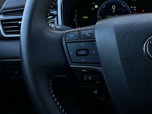 Used 2025 Toyota Camry SE image 33