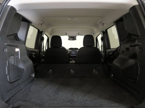 Used 2023 Jeep Renegade Latitude AWD/4WD image 27