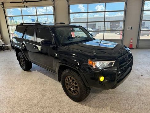 Used 2016 Toyota 4Runner 4WD image 1