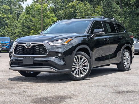 Used 2023 Toyota Highlander Platinum AWD/4WD image 4