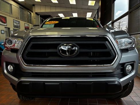Used 2021 Toyota Tacoma SR5 image 4