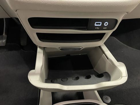 Used 2019 Chrysler Pacifica Limited w/ Tire & Wheel Group image 33