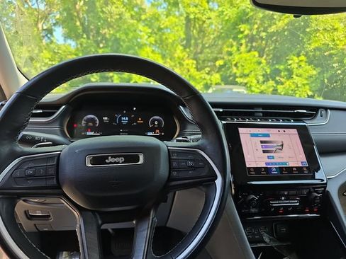 Used 2022 Jeep Grand Cherokee L Limited RWD image 13