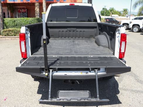 Used 2022 Ford F250 Lariat w/ Black Appearance Package AWD/4WD image 8