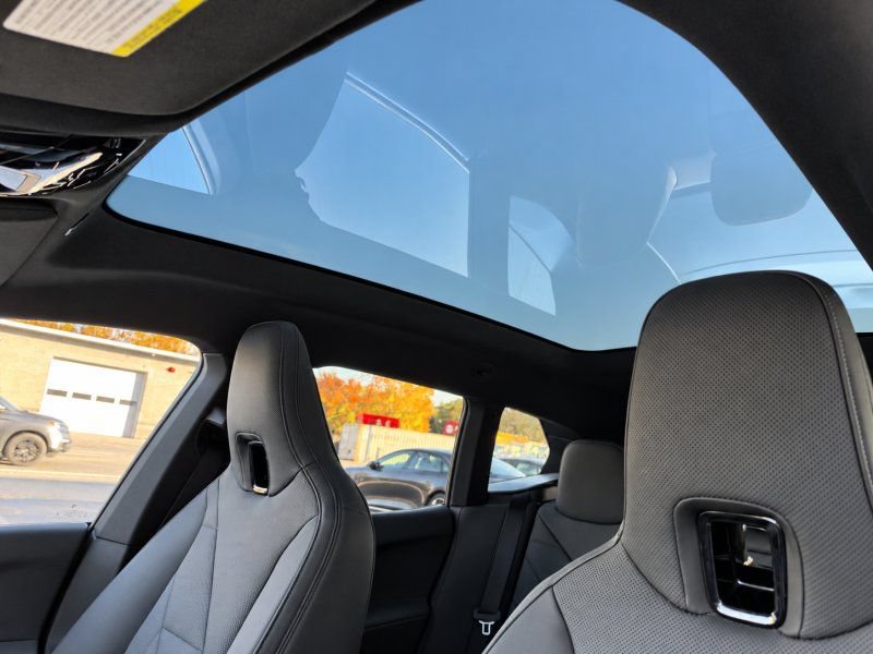 Used 2024 BMW iX xDrive50 w/ Premium Package AWD/4WD image 19