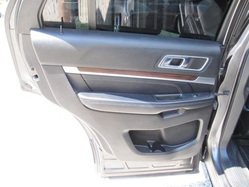 Used 2017 Ford Explorer Limited image 29