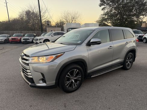 Used 2019 Toyota Highlander LE image 7