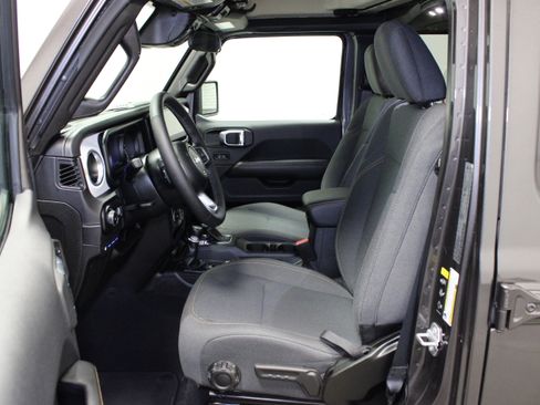 Used 2025 Jeep Wrangler Unlimited Sahara w/ Safety Group AWD/4WD image 17