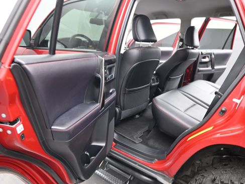 Used 2018 Toyota 4Runner TRD Off-Road Premium AWD/4WD image 13