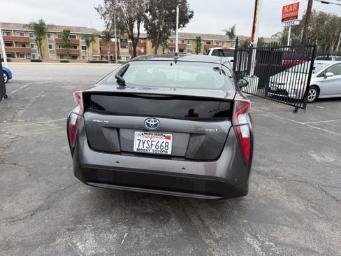 Used 2017 Toyota Prius Two w/ Prius Two Safety Plus Package FWD image 10