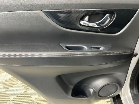 Used 2019 Nissan Rogue SL image 17