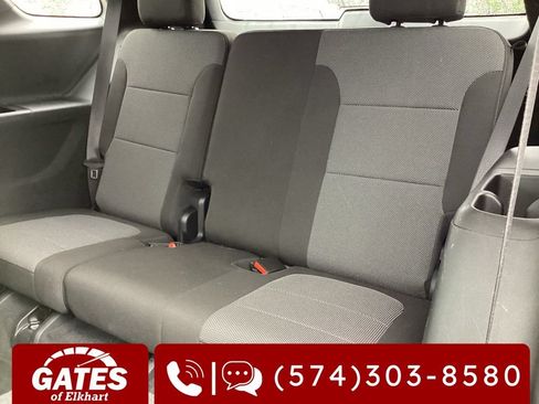 Used 2023 Chevrolet Traverse LT FWD image 16