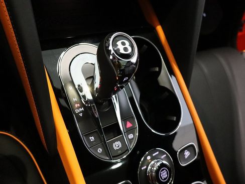 Used 2025 Bentley Bentayga image 9