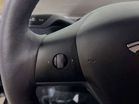 Used 2023 Tesla Model 3 Standard Range image 19