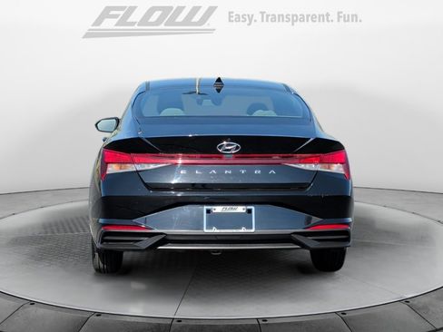 Used 2023 Hyundai Elantra SE w/ Preferred Accessory Package image 6