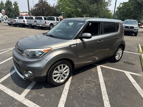 Used 2018 Kia Soul + FWD image 2