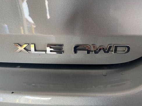 Used 2022 Toyota Highlander XLE image 48