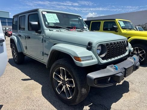 Used 2024 Jeep Wrangler Unlimited AWD/4WD image 3
