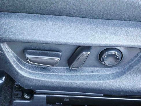 Used 2025 Toyota Camry SE image 31