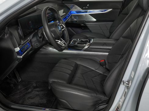 Used 2023 BMW i7 xDrive60 AWD/4WD image 15
