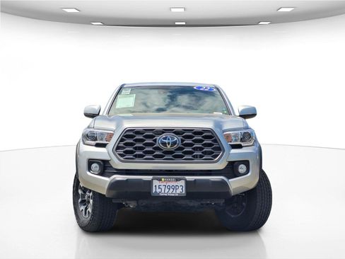 Used 2022 Toyota Tacoma TRD Off-Road AWD/4WD image 4