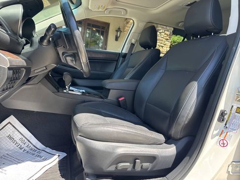 Used 2017 Subaru Outback 3.6R Limited AWD/4WD image 11